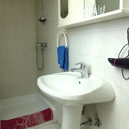 Quiet In Near Airport With Free Parking Budapest