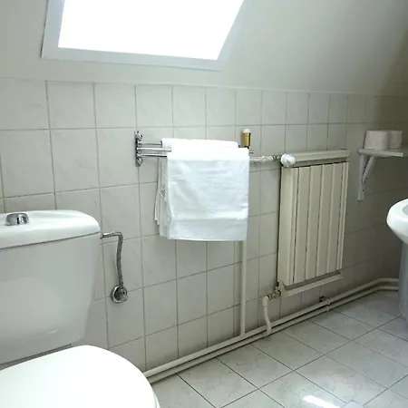Quiet In Near Airport With Free Parking Budapest